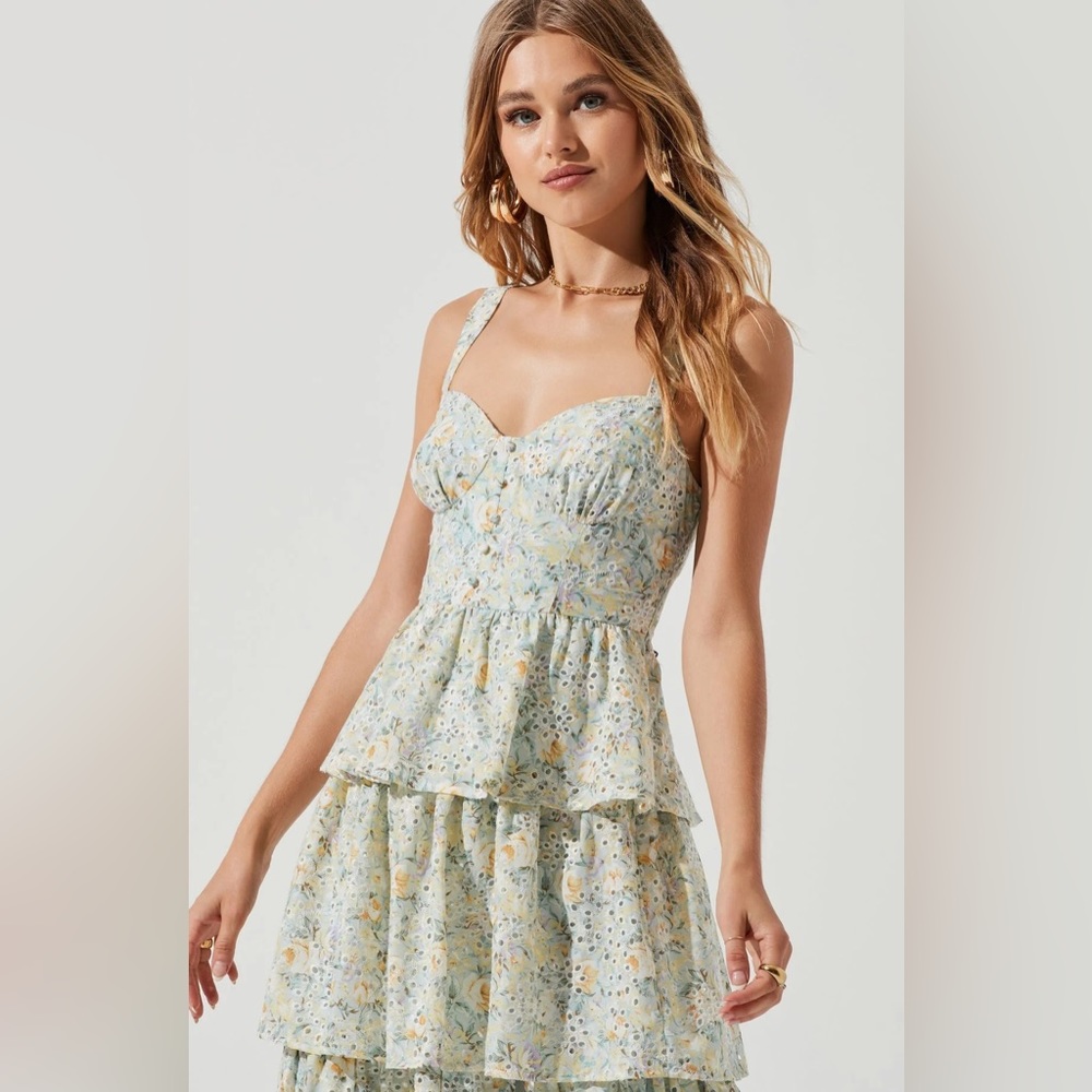ASTR the Label Midsummer Dress Size Med NWT